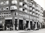 Met betonnen pijlers.
<br/>
Beeldbank Stadsarchief, rond 1960